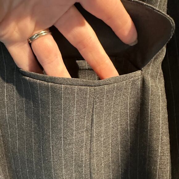 Ann Taylor Factory Store Size 2 Pinstriped Blazer Gray White Professional Office - Picture 9 of 9